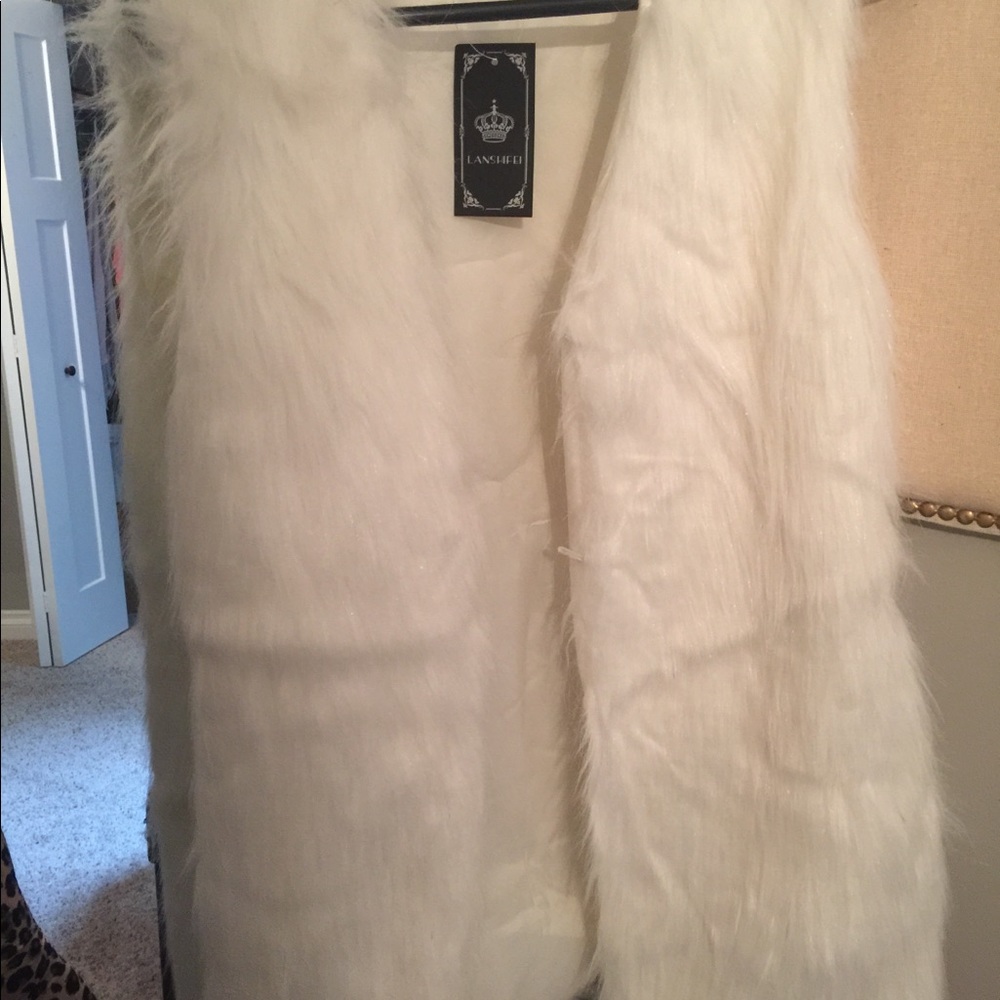 Faux fur white vest